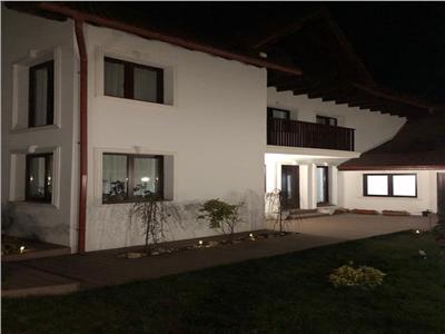 Casa saseasca renovata plus constructii noi cu 3500 mp teren in Cristian, Brasov