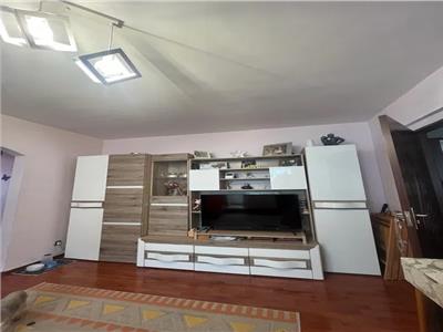 Apartament renovat cu 2 camere, etaj intermediar, in Astra, Brasov
